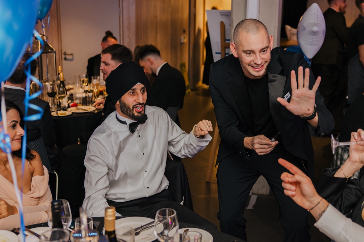 Corporate magician Matt Parro amazing guests at a gala dinner