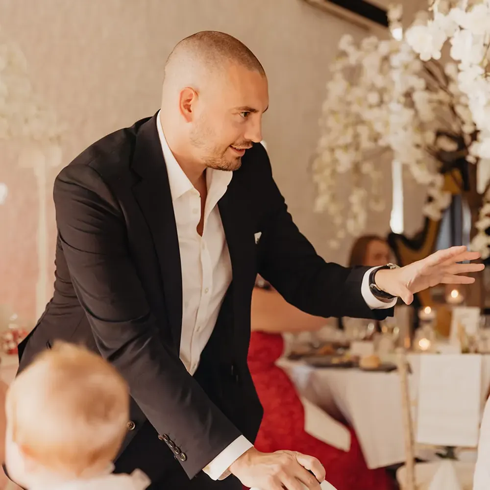 Hertfordshire magician Matt Parro performing for guests at a wedding reception