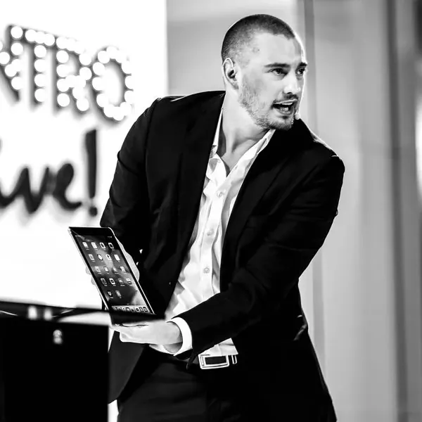 Magician Matt Parro performing iPad magic, available for luxury events in Monaco