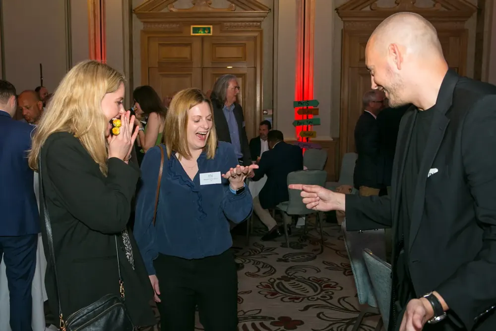 Women shocked by Matt Parrou2019s mind reading at conference drinks